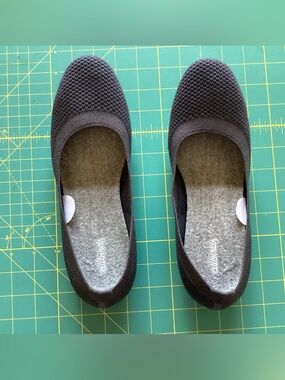 Women’s Navy Allbirds Size 9